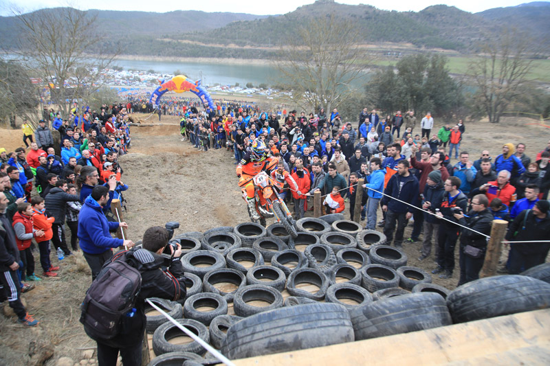 Alfredo Gómez  se adjudica la victoria tras una gran tarde de espectáculo en Bassella Race