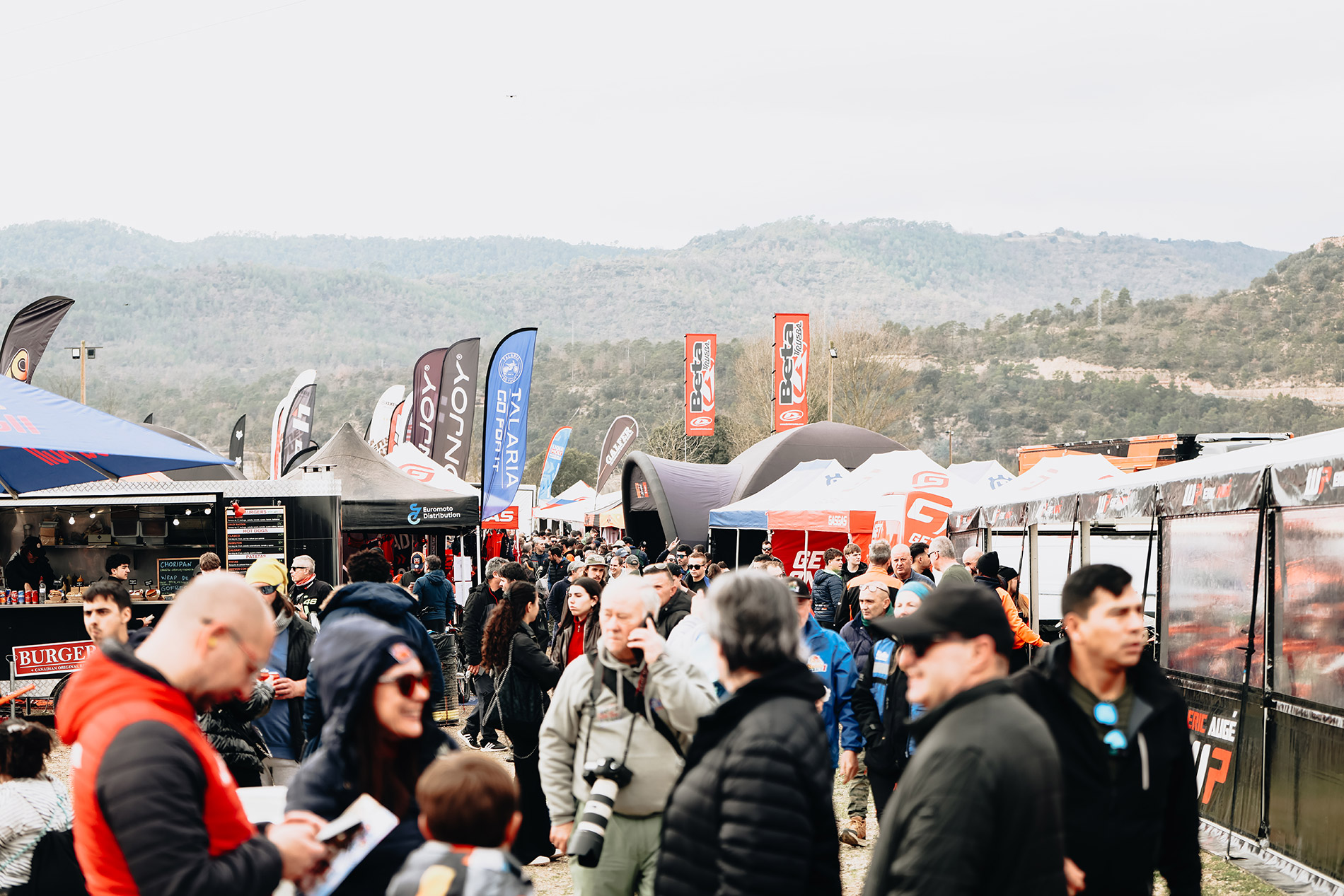 Equipa't amb el merchandising oficial de Bassella Race